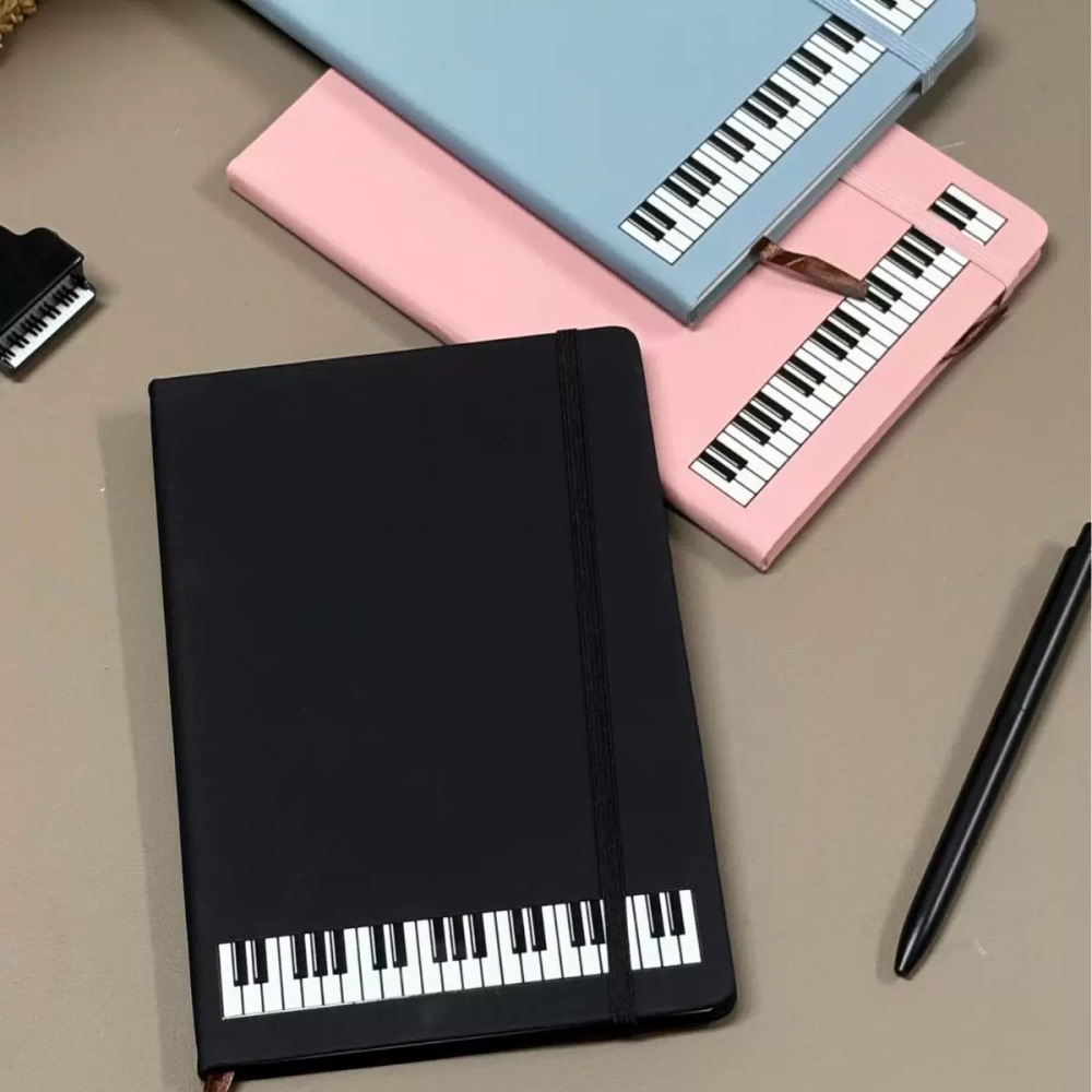 Blank Sheet Music Notebook - Buku Catatan Bertema Musik Gaya Piano,